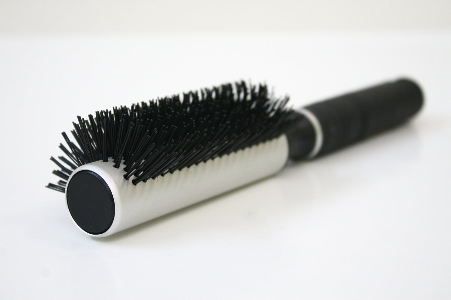 Half Ion Bristle Round: Small D890S ION